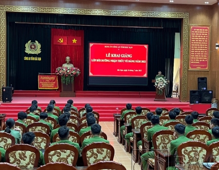 Tham gia lớp bồi dưỡng có 36 quần chúng ưu tú