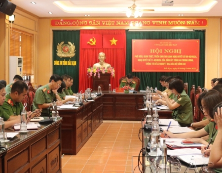 Đại tá Hà Trọng Trung- Phó Giám đốc Công an tỉnh chủ trì tại điểm cầu Công an Bắc Kạn