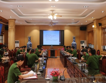Đại tá Hà Trọng Trung phát biểu khai mạc lớp tập huấn