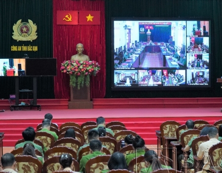 Hội nghị được tổ chức trực tuyến từ điểm cầu Công an tỉnh đến Công an các huyện, thành phố.