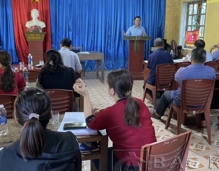 Đại tá Hà Văn Tuyên dự sinh hoạt chi bộ thôn Nà Cóoc, xã Bộc Bố, huyện Pác Nặm