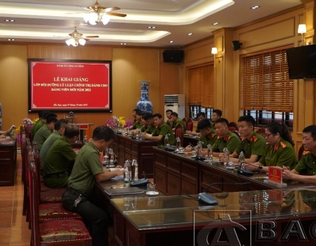  Khai giảng lớp bồi dưỡng Đảng viên mới