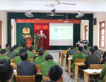  Bài giảng được truyền đạt thông qua hình ảnh trực quan sinh động