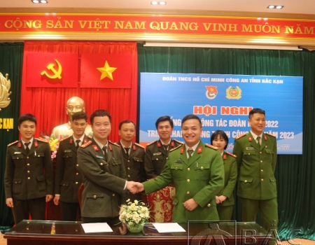 Ký kết thi đua giữa các đơn vị