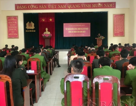 Các học viên tập huấn phần lý thuyết