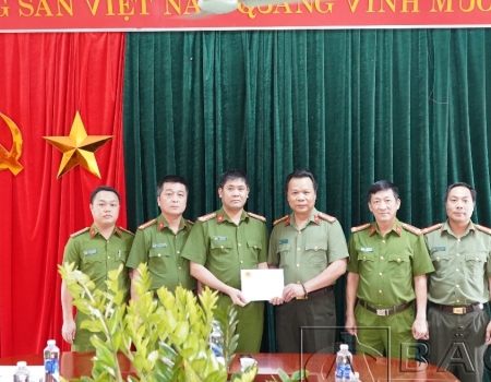 Đại tá Hà Văn Tuyên, Giám đốc Công an tỉnh thưởng nóng Ban chuyên án