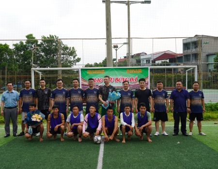 Hai đội bóng chụp ảnh lưu niệm
