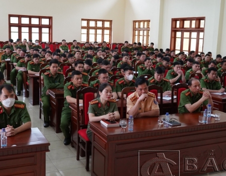 Hơn 160 cán bộ tham gia bồi dưỡng kiến thức
