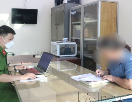 Đỗ Hoàng Thám tại cơ quan Công an