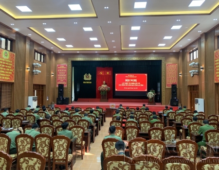 Lãnh đạo Công an tỉnh trình bày báo cáo kết quả thực hiện nhiệm vụ