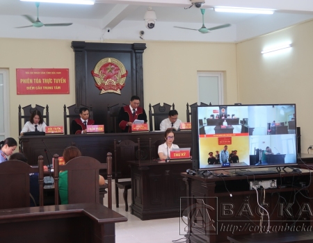 Phiên tòa xét xử trực tuyến vụ án mua bán trái phép chất ma túy được diễn ra theo đúng trình tự, thủ tục, luật định.