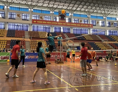 Giải bóng chuyền hơi chào mừng 78 năm Ngày truyền thống lực lượng Công an nhân dân