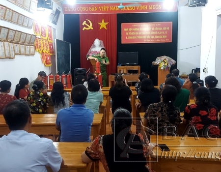 Tập huấn kiến thức PCCC cho các tổ dân phố trên địa bàn phường Sông Cầu