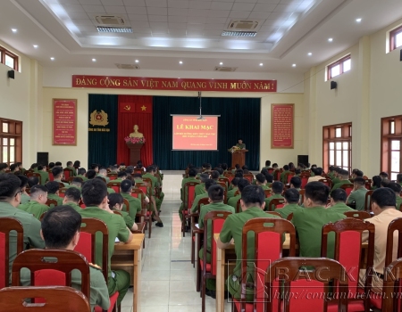 Khai mạc lớp Bồi dưỡng kiến thức dân tộc