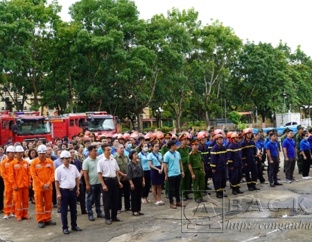 Cán bộ công chức, viên chức học sinh, sinh viên tham gia chương trình