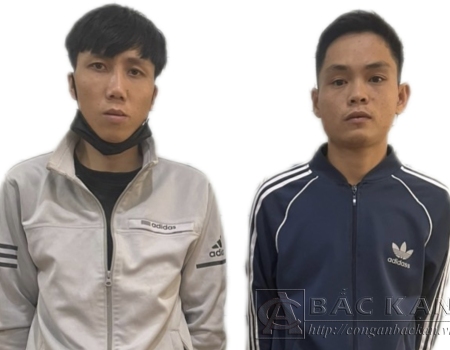 Hà Văn Hưng (áo trắng) và Nguyễn Chính Đức