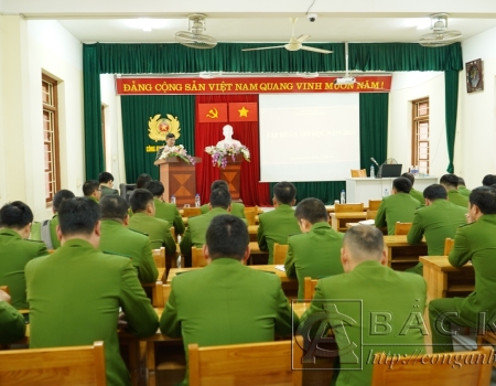 Đại tá Hà Trọng Trung, Phó Bí thư Đảng uỷ, Phó Giám đốc Công an tỉnh khai mạc lớp bồi dưỡng