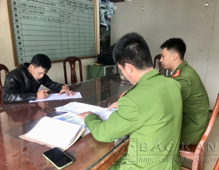 Phạm Văn Toàn tại cơ quan Công an