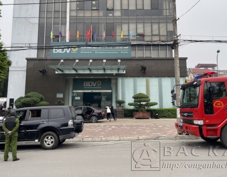Diễn tập tình huống “Đối tượng sử dụng vũ khí thực hiện hành vi cướp tại Ngân hàng TMCP Đầu tư và phát triển Việt Nam chi nhánh Bắc Kạn”