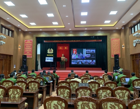Các đại biểu tham gia cuộc đối thoại tại Công an tỉnh