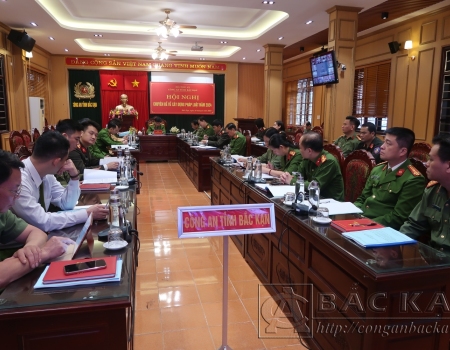 Đại tá Nguyễn Thanh Tuân, Phó Giám đốc Công an tỉnh chủ trì tại điểm cầu Công an tỉnh Bắc Kạn