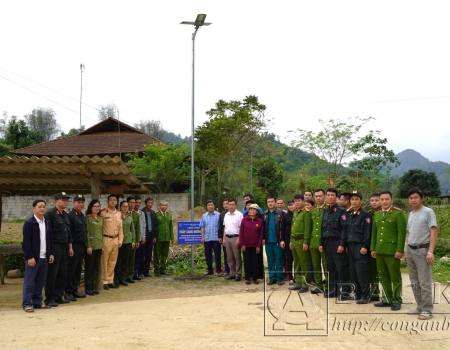 Khánh thành công trình “Thắp sáng đường quê” trên tuyến đường giao thông liên thôn Nà Dường, Thẳm Mu, Nà Lẹng