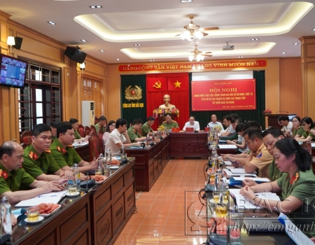Đại biểu tham gia hội nghị tại điểm cầu Bắc Kạn