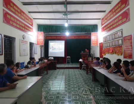 Phòng Cảnh sát hình sự Công an tỉnh tuyên truyền pháp luật đối với trẻ em trên địa bàn thành phố Bắc Kạn (ảnh tư liệu)