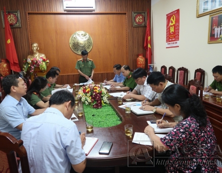 Đại tá Hà Trọng Trung kiểm tra công tác chuẩn bị Lễ ra mắt lực lượng tham gia bảo vệ ANTT ở cơ sở tại Công an thành phố Bắc Kạn