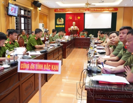 Đại tá Hà Trọng Trung – Phó Bí thư Đảng ủy, Phó Giám đốc Công an tỉnh chủ trì tại điểm cầu Công an tỉnh Bắc Kạn