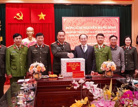 Chủ tịch UBND tỉnh Bắc Kạn Nguyễn Đăng Bình thăm, chúc Tết cán bộ chiến sĩ Công an tỉnh