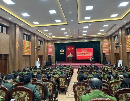 Đại tá Hà Văn Tuyên, Uỷ viên BTV Tỉnh uỷ, Bí thư Đảng uỷ, Giám đốc Công an tỉnh chủ trì hội nghị