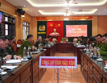 Đại tá Nguyễn Thanh Tuân, Phó Giám đốc Công an tỉnh chủ trì tại điểm cầu Công an tỉnh Bắc Kạn