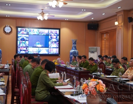 Các đại biểu dự Lễ phát động tại điểm cầu Công an tỉnh Bắc Kạn