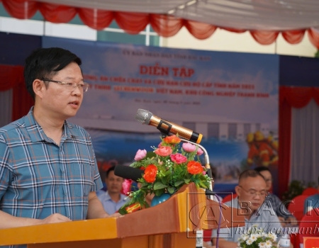 Đồng chí Đinh Quang Tuyên, Uỷ viên Ban thường vụ Tỉnh uỷ, Phó Chủ tịch thường trực UBND tỉnh phát biểu khai mạc
