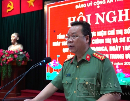 Đại tá Hà Văn Tuyên, Uỷ viên Ban thường vụ Tỉnh uỷ, Bí thư Đảng uỷ, Giám đốc Công an tỉnh phát biểu khai mạc hội nghị