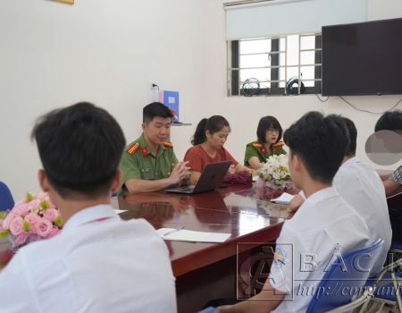 Cơ quan Công an làm việc với đại diện Nhà trường và các học sinh