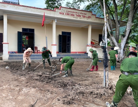 CBCS dọn dẹp vệ sinh môi trường sau lũ
