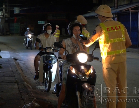 Lực lượng CSGT tăng cường tuần tra kiểm soát giao thông trên tuyến