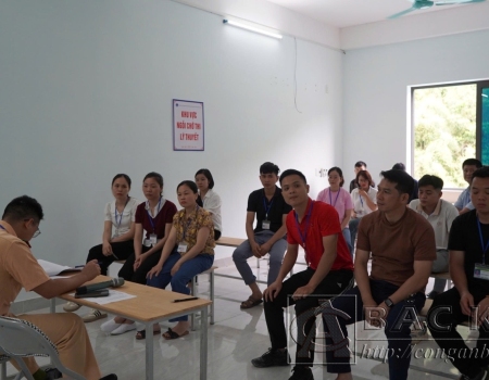 Đồng chí Hoàng Thu Trang, Phó Chủ tịch UBND tỉnh Bắc Kạn chủ trì hội nghị tại điểm cầu Công an tỉnh Bắc Kạn