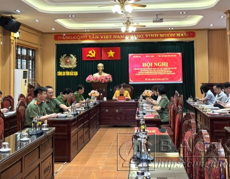 Đồng chí Hoàng Thu Trang, Phó Chủ tịch UBND tỉnh Bắc Kạn chủ trì hội nghị tại điểm cầu Công an tỉnh Bắc Kạn