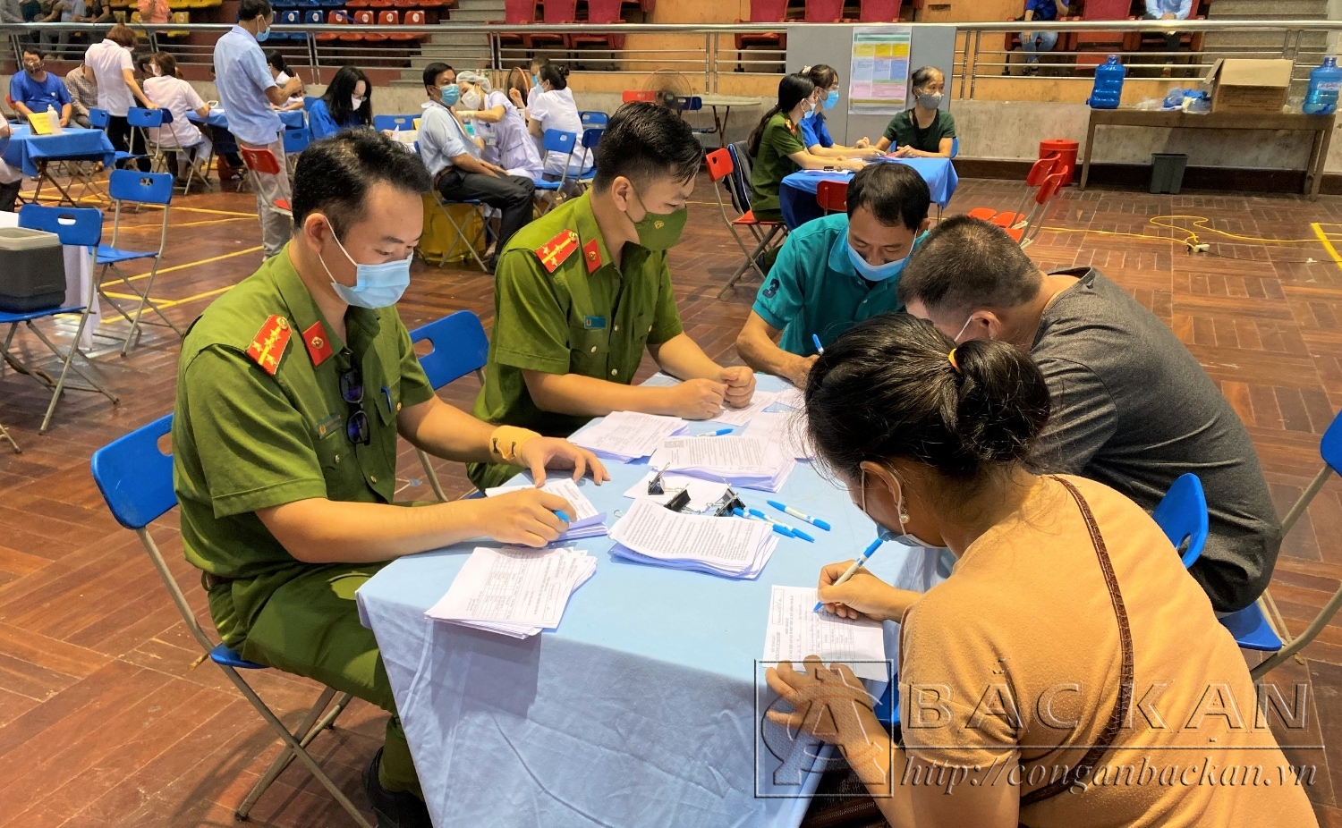 Lực lượng Công an tỉnh tham gia Chiến dịch tiêm chủng Vaccine phòng dịch Covid 19 cho nhân dân trên địa bàn