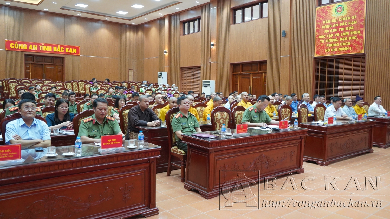 Các đại biểu tham dự hội nghị
