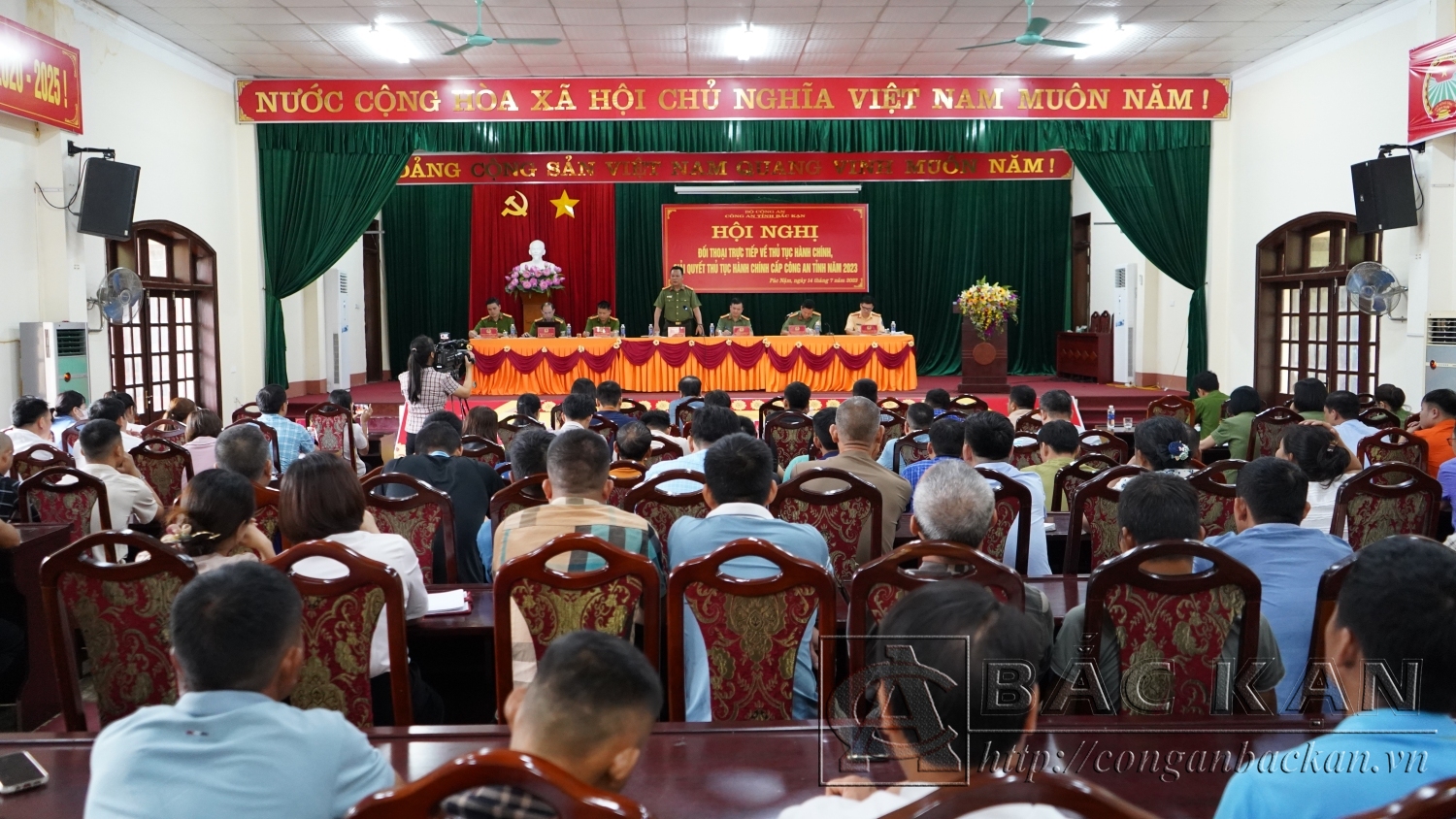 Công an tỉnh đối thoại trực tiếp về thủ tục hành chính