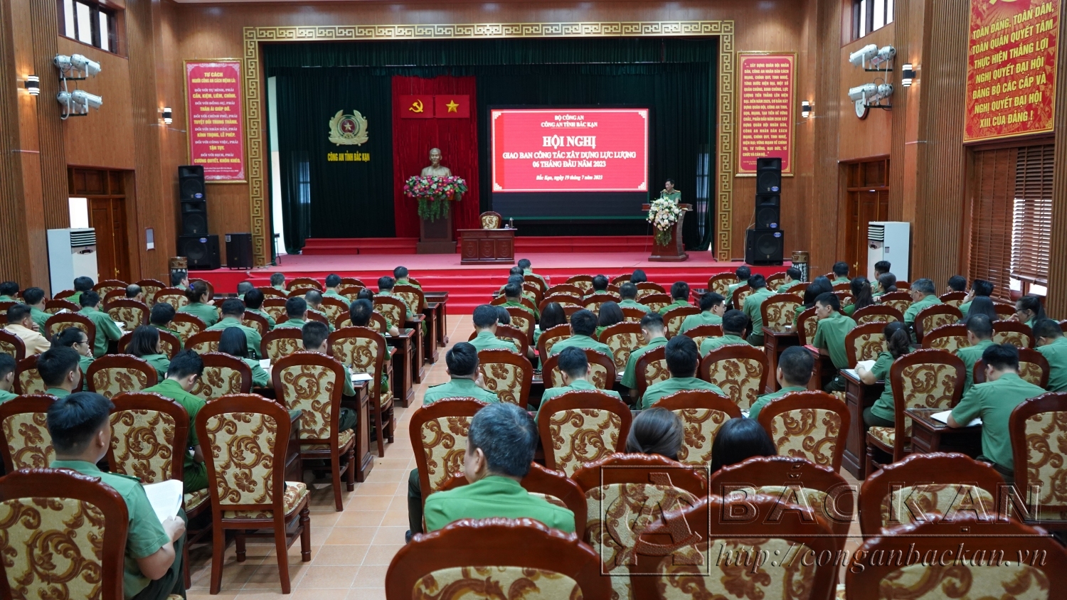 Các đại biểu tham dự hội nghị