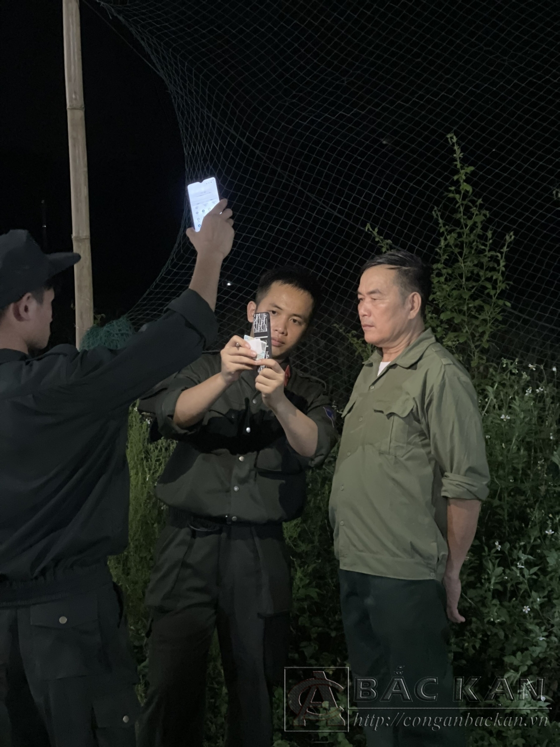 hỗ trợ người dân đăng ký định danh điện tử