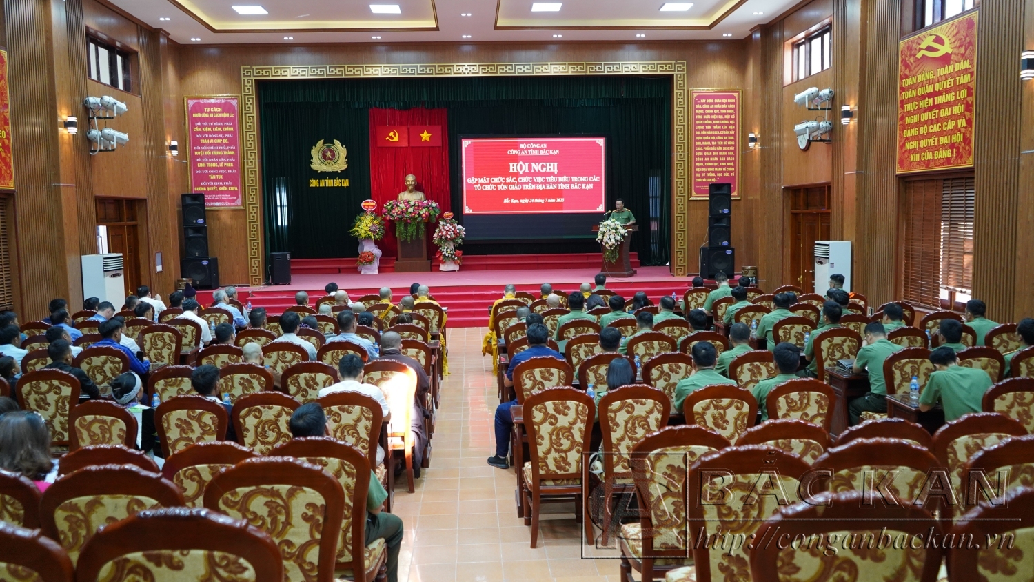 Hội nghị gặp mặt chức sắc, chức việc tiêu biểu trong các tôn giáo