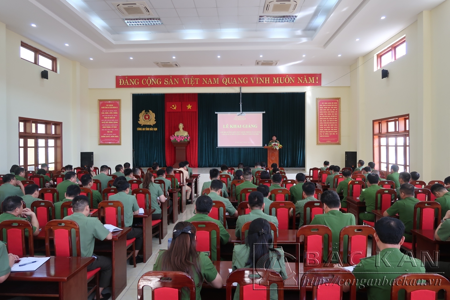 Khai giảng Lớp bồi dưỡng kiến thức QP-AN cho sĩ quan đối tượng 3 trong CAND năm 2023