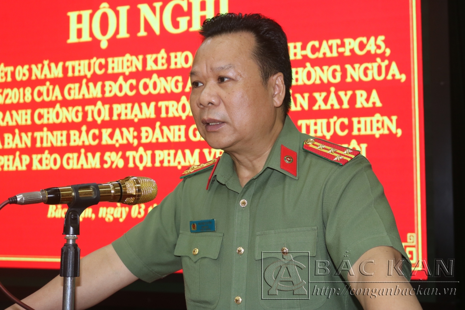Đại tá Hà Văn Tuyên- Giám đốc Công an tỉnh phát biểu chỉ đạo hội nghị