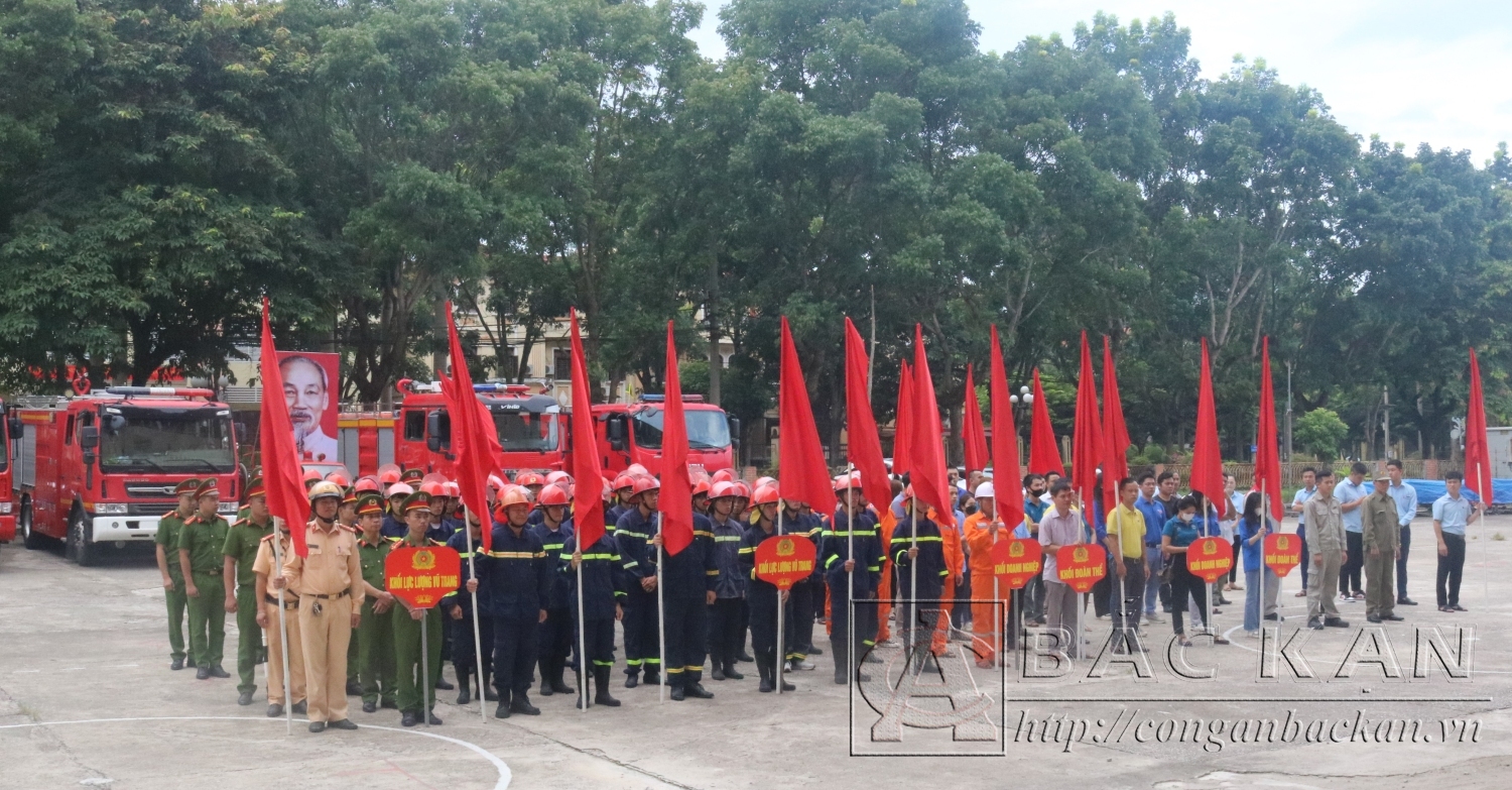 Lễ phát động 100 ngày đêm hưởng ứng, thi đua nâng cao hiệu quả công tác phòng cháy, chữa cháy và cứu nạn cứu hộ